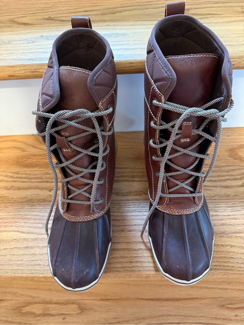 L.L. Bean Women's Brown Leather and Rubber Lace-Up Winter Boots size 9